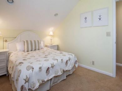 Four Bedroom Vacation Home Sleeps 10 Guests